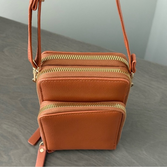 Malibu Skye Brianna Triple Zipper Crossbody Handbag Brown - Picture 3 of 13